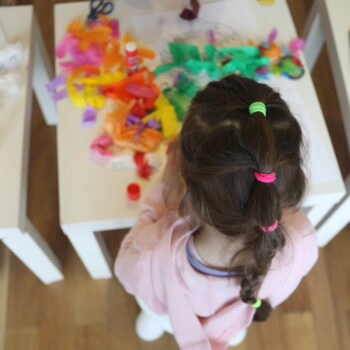 STREFA ZABAWY „Monotypia w plastelinie” – warsztaty plastyczne dla dzieci